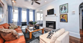 Light Filled 2 Bedroom in Myers Park with a Porch
